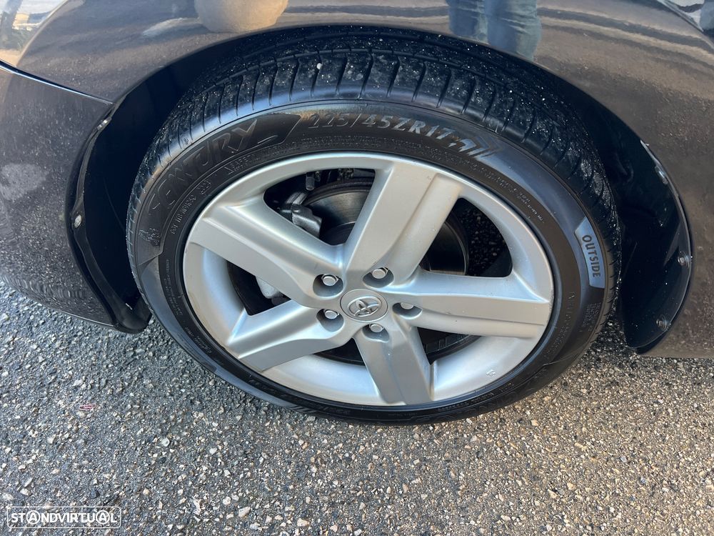 Toyota Auris 1.4 D-4D Exclusive +P.Sport+VSC - 20