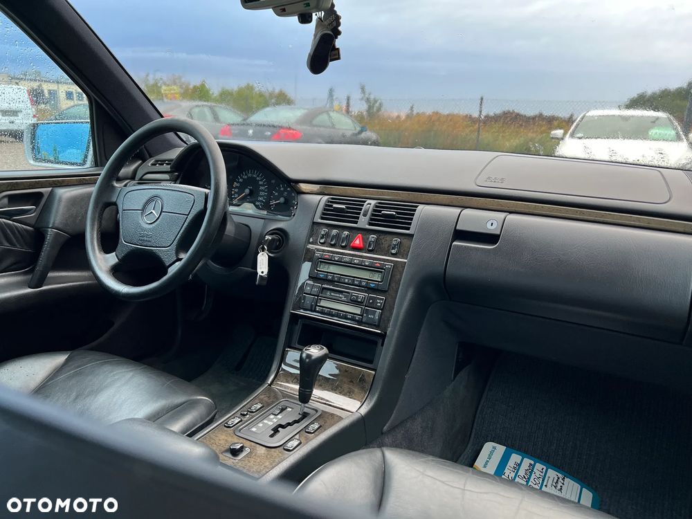 Mercedes-Benz Klasa E 320 Avantgarde - 28