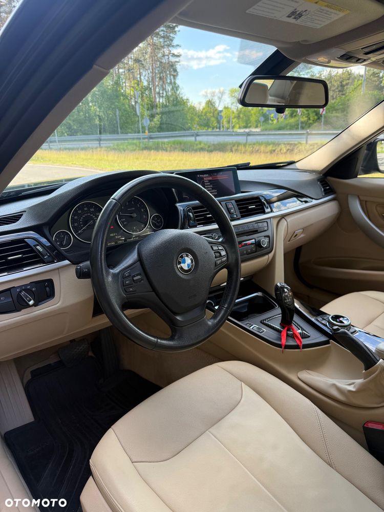 BMW Seria 3 328i xDrive - 14