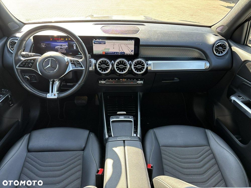 Mercedes-Benz EQB - 12