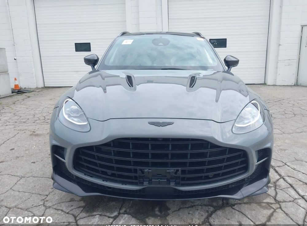 Aston Martin DBX - 6
