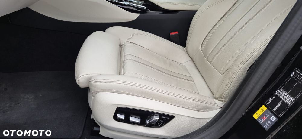 BMW Seria 5 530e xDrive - 15