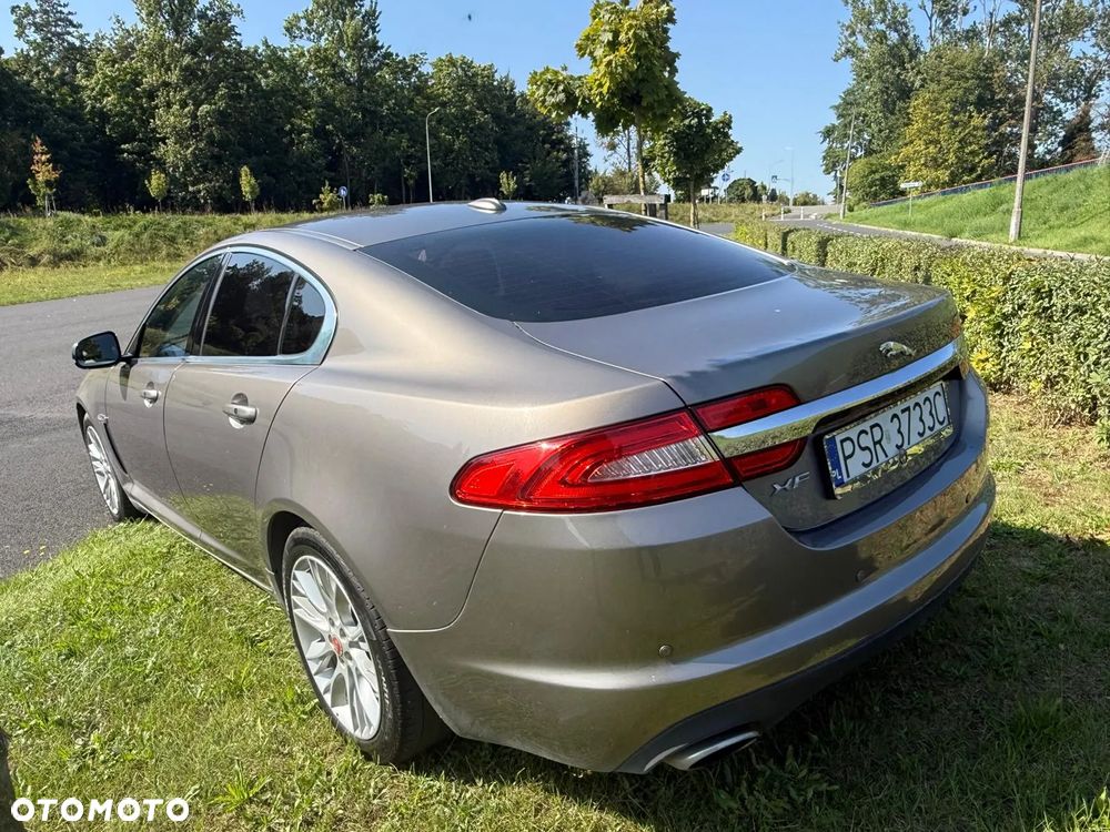 Jaguar XF 3.0 V6 D Luxury - 18
