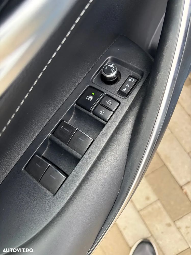 Toyota Corolla 1.8 HSD Business - 18