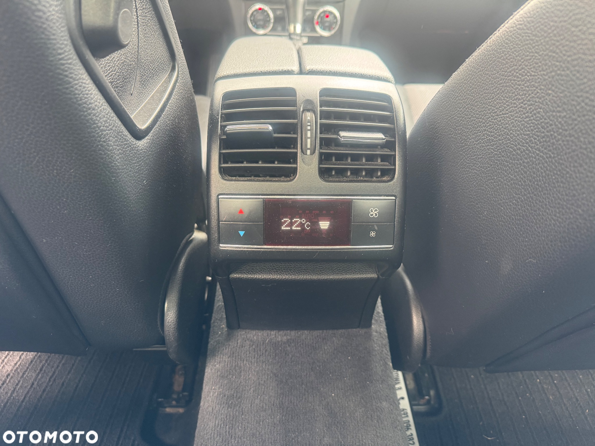 Mercedes-Benz Klasa C 250 (BlueTEC) d 4Matic 7G-TRONIC - 13