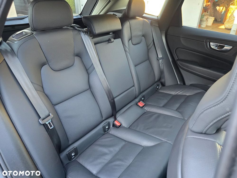 Volvo XC 60 T6 Plug-In Hybrid AWD Plus Dark - 34