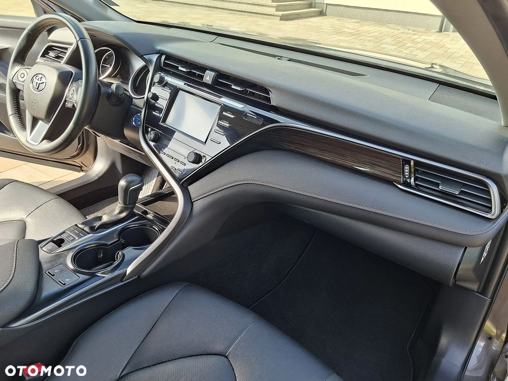 Toyota Camry - 12
