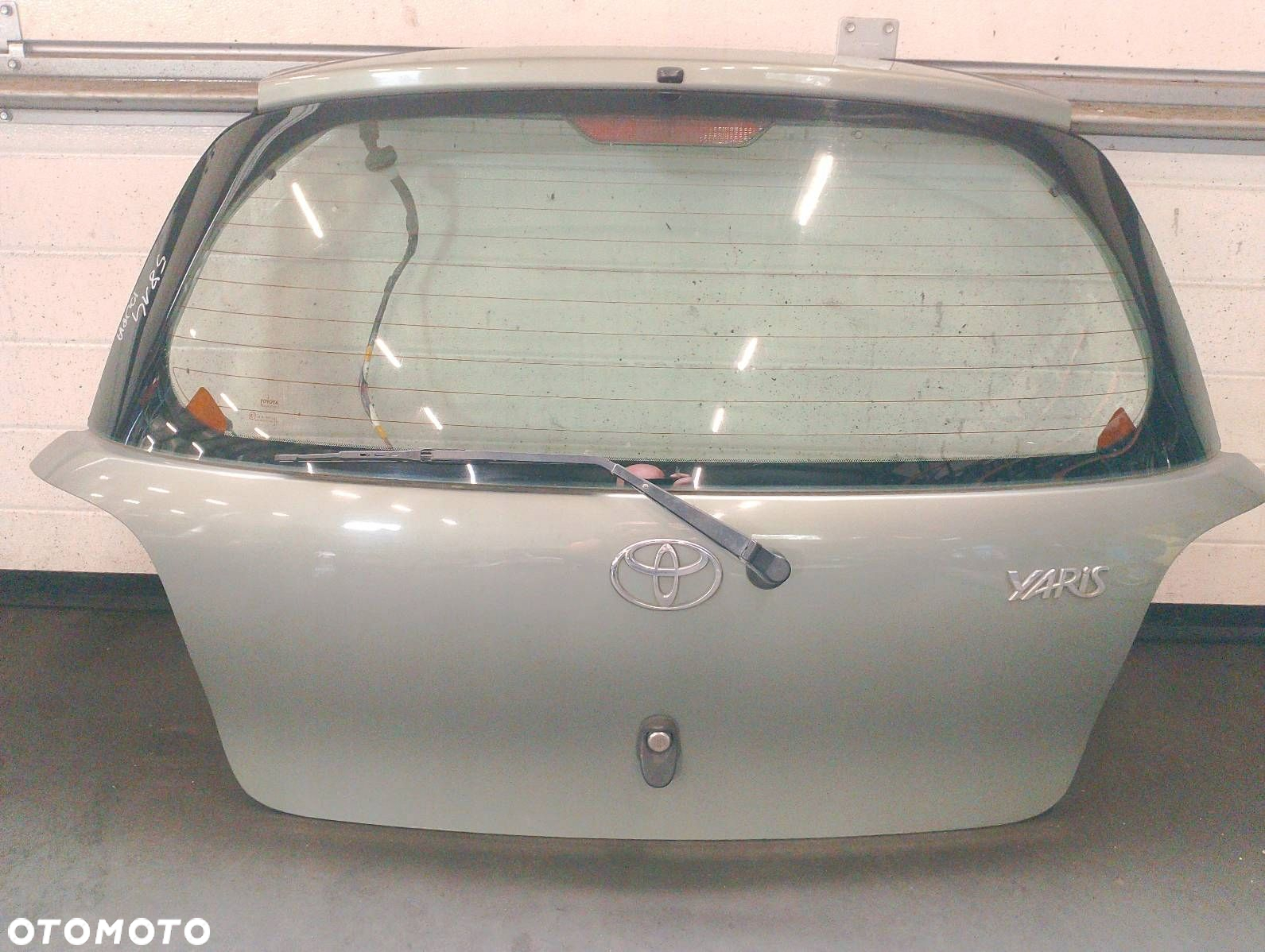 KOMPLETNY TYŁ KLAPA ZDERZAK LAMPA TOYOTA YARIS I (po lifcie) 6S4 - 10
