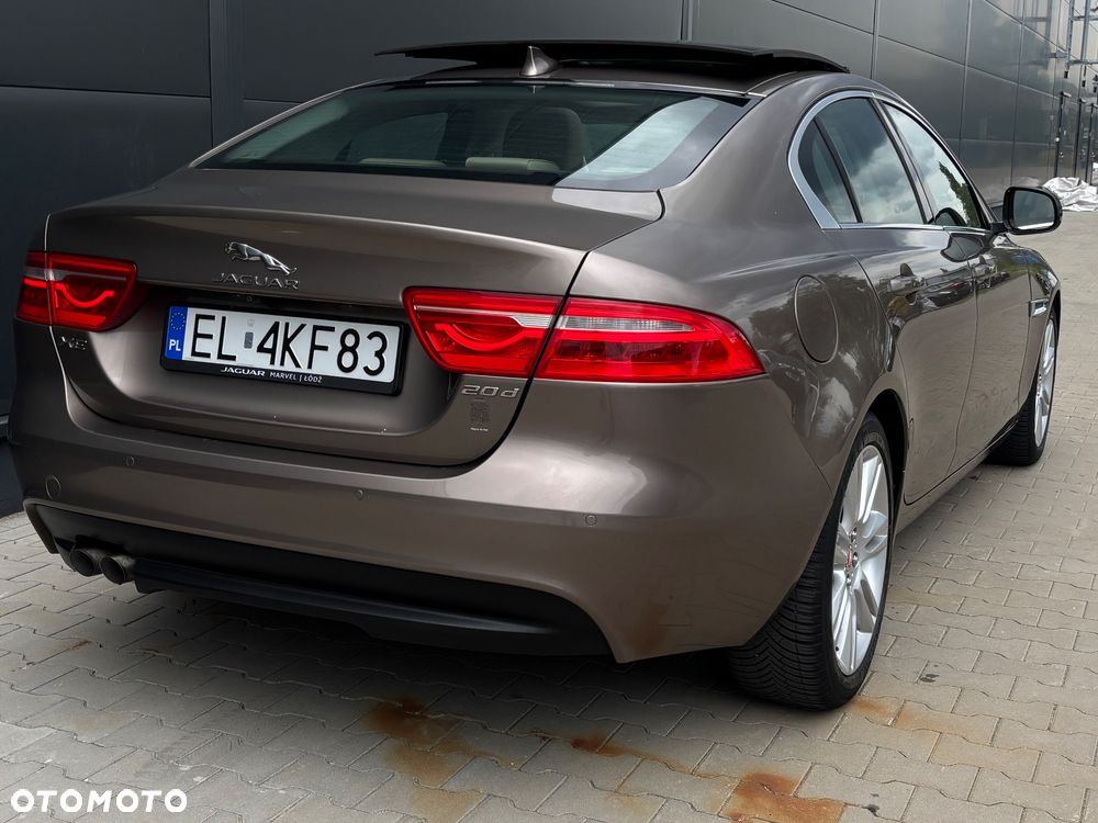 Jaguar XE 2.0 D Prestige - 7