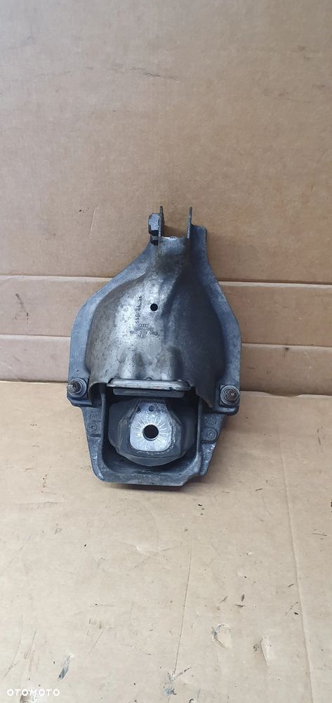 Łapa poduszka silnika prawa Audi A4 B8 2.0 TDI 8K0399060L - 4