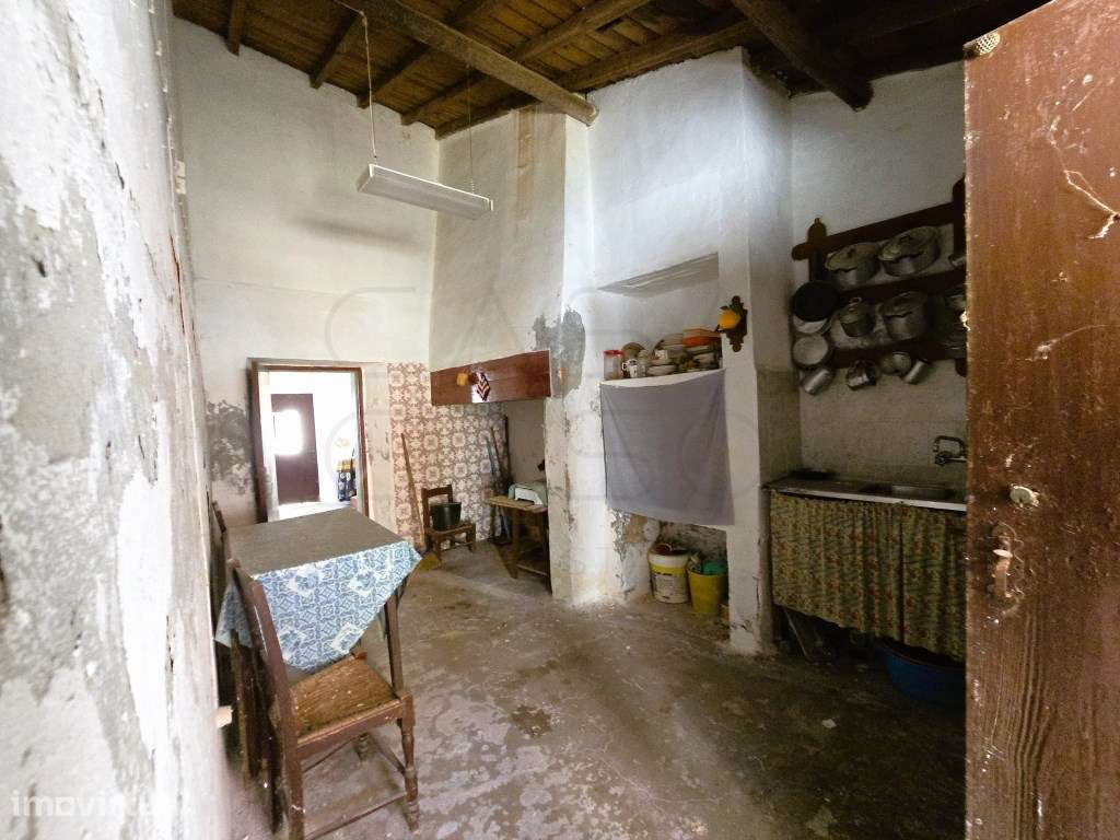 Moradia T2 com Quintal no Centro de Montoito | Ideal para Investime... - Grande imagem: 5/24
