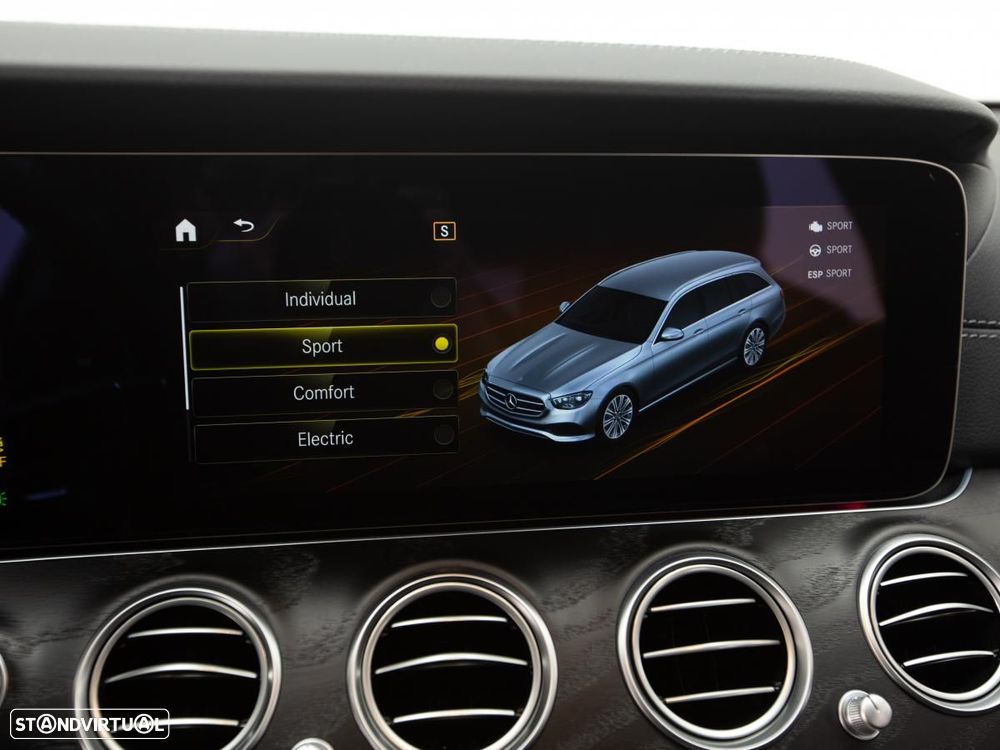 Mercedes-Benz E 300 de 4Matic 9G-TRONIC AMG Line - 38