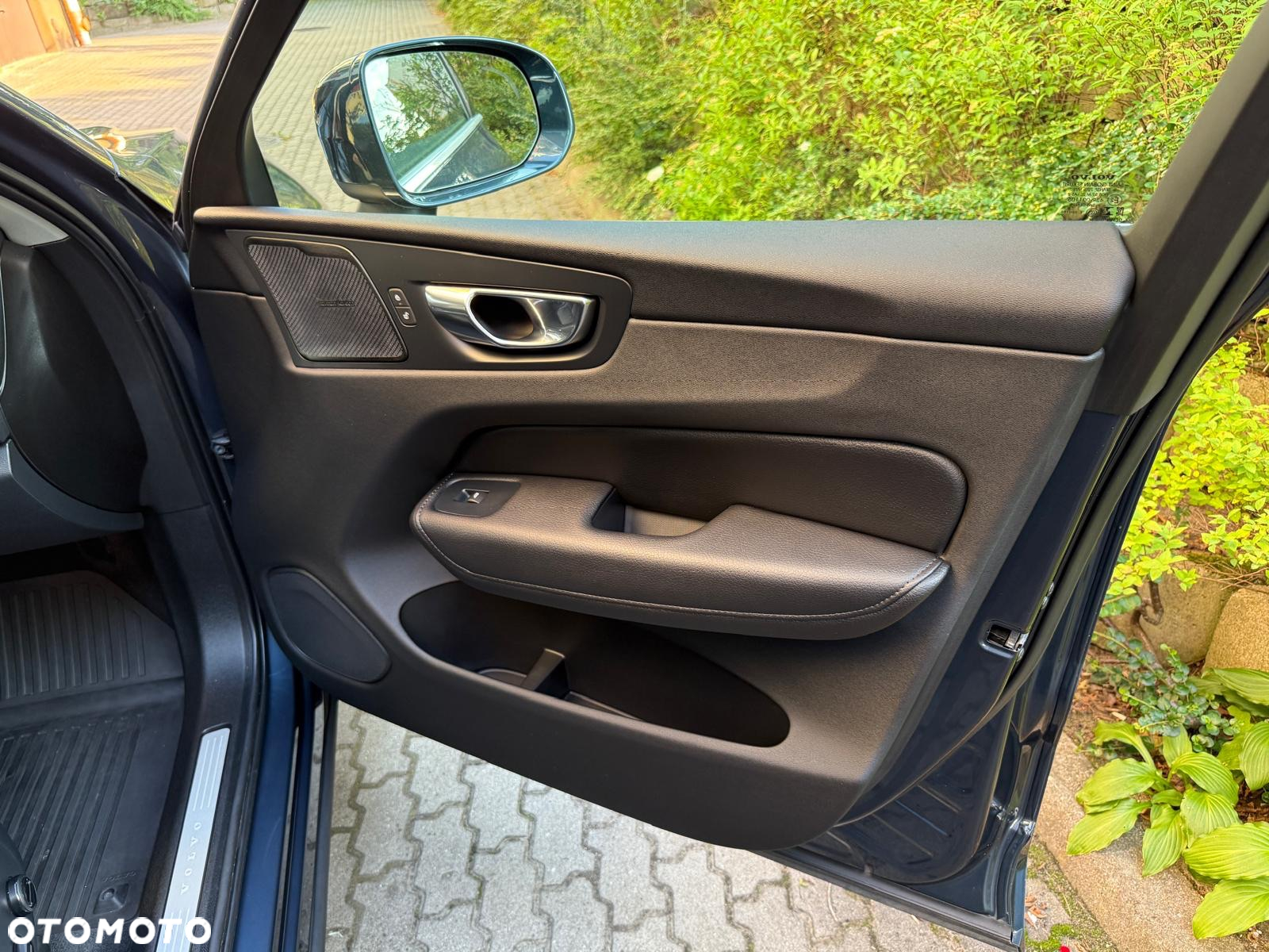Volvo XC 60 T5 AWD Geartronic Momentum - 34