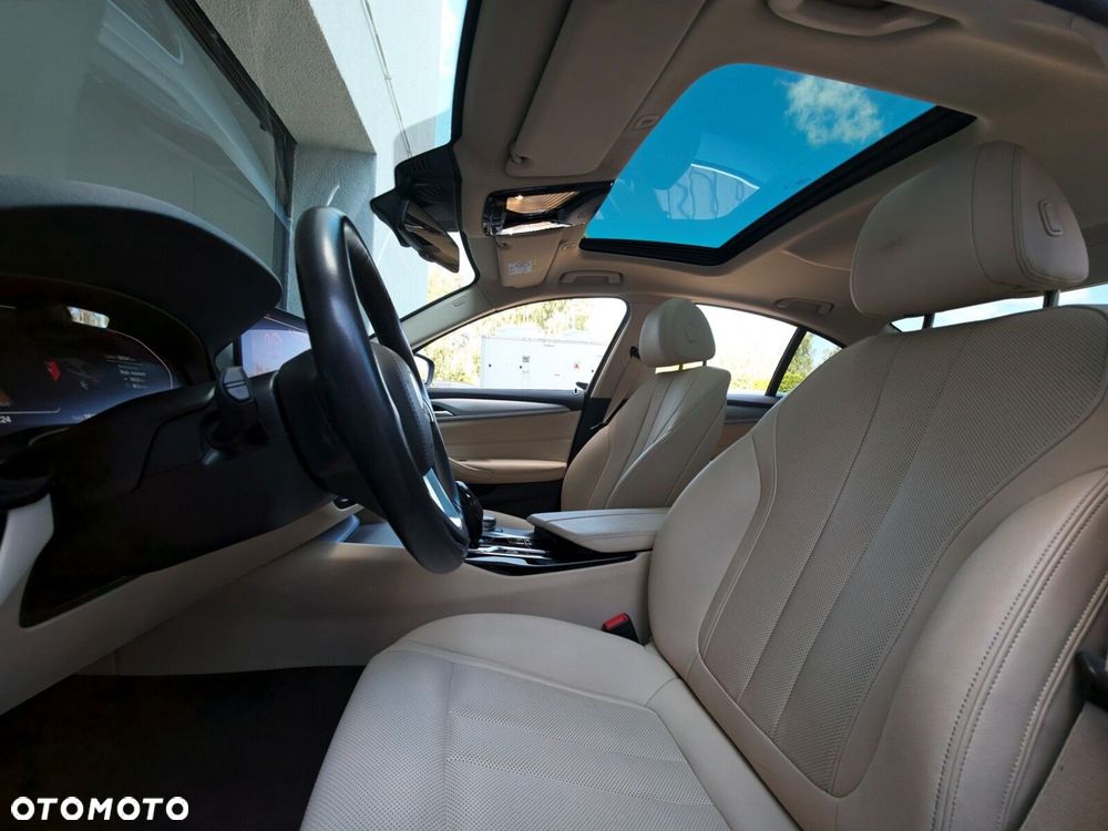 BMW Seria 5 520d xDrive mHEV - 16