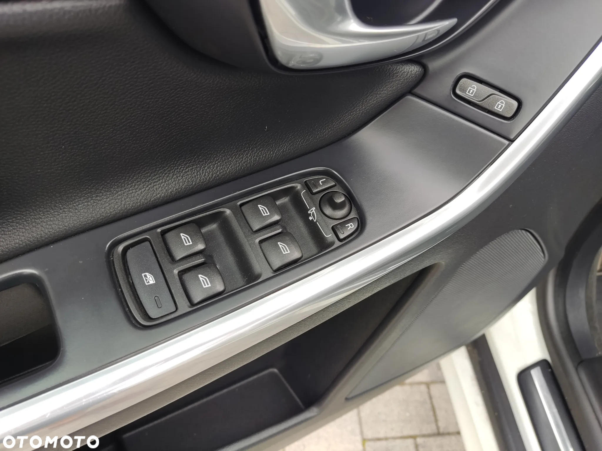 Volvo XC 60 D3 Drive-E Momentum - 24