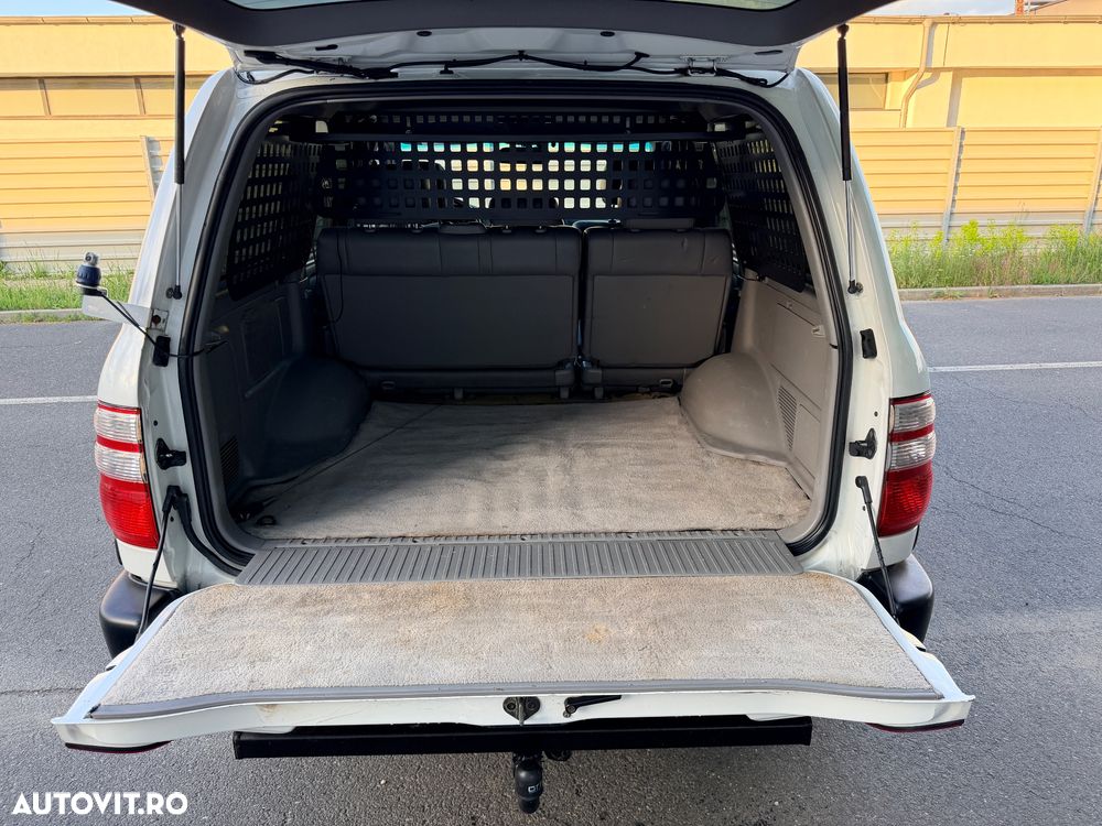 Toyota Land Cruiser - 10
