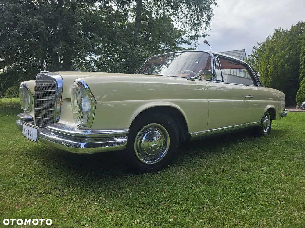 Mercedes-Benz W111 - 1