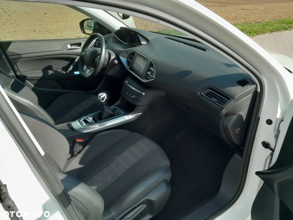 Peugeot 308 - 8