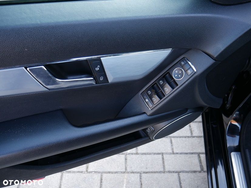Mercedes-Benz Klasa C 200 Avantgarde Edition - 21