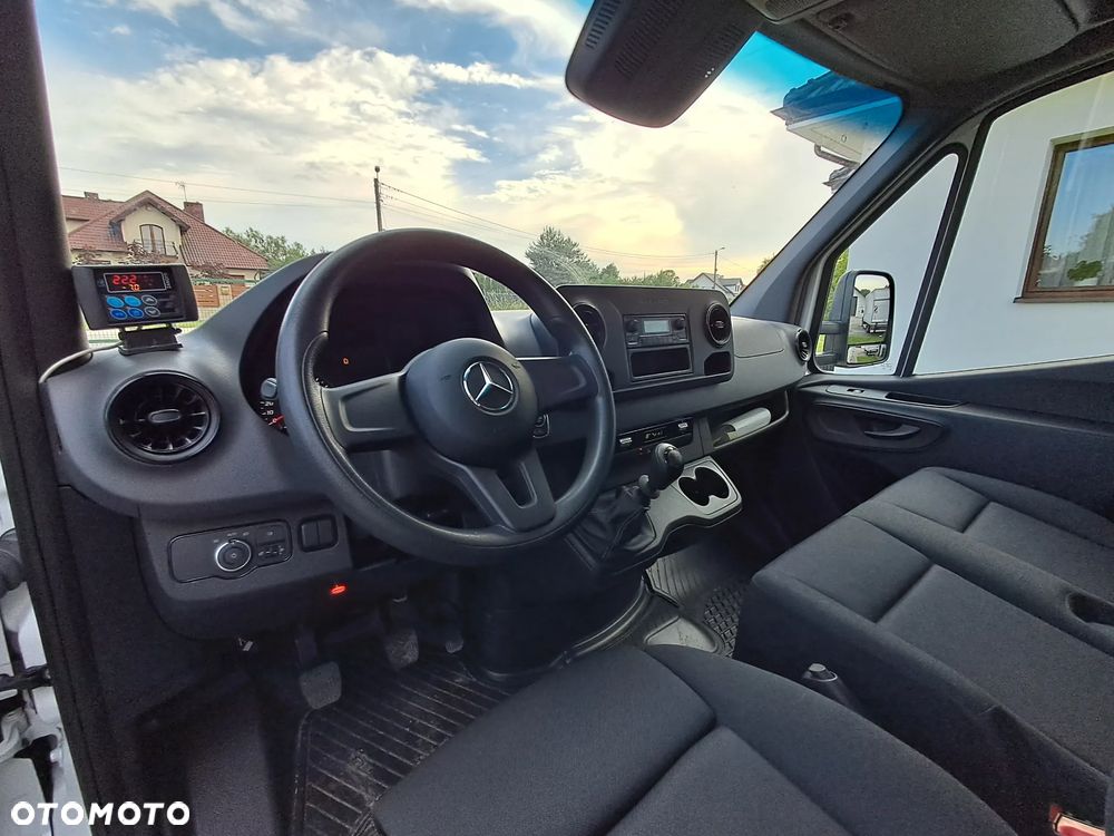 Mercedes-Benz SPRINTER 515 Chłodnia + Winda Salon Polska - 26