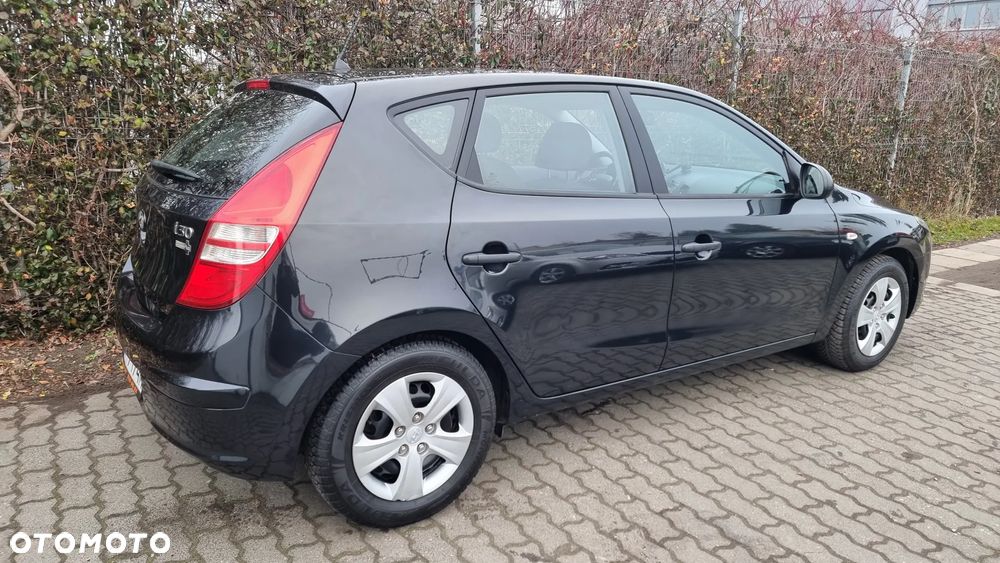 Hyundai i30 1.4 Base + - 6