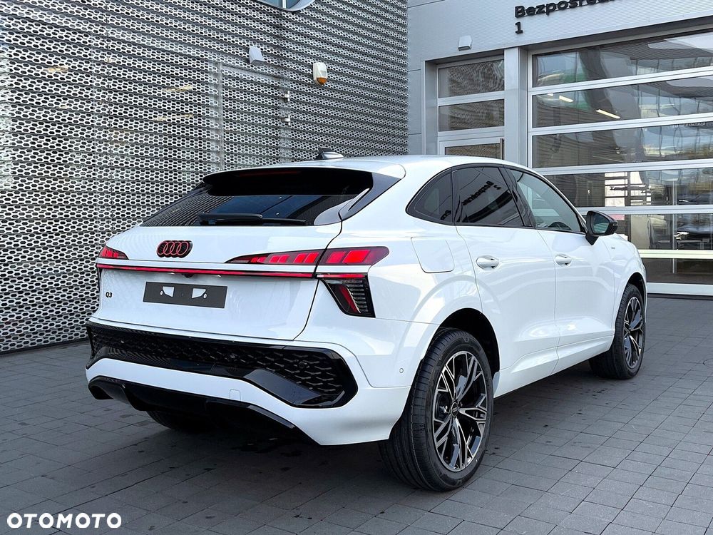 Audi Q3 Sportback - 9