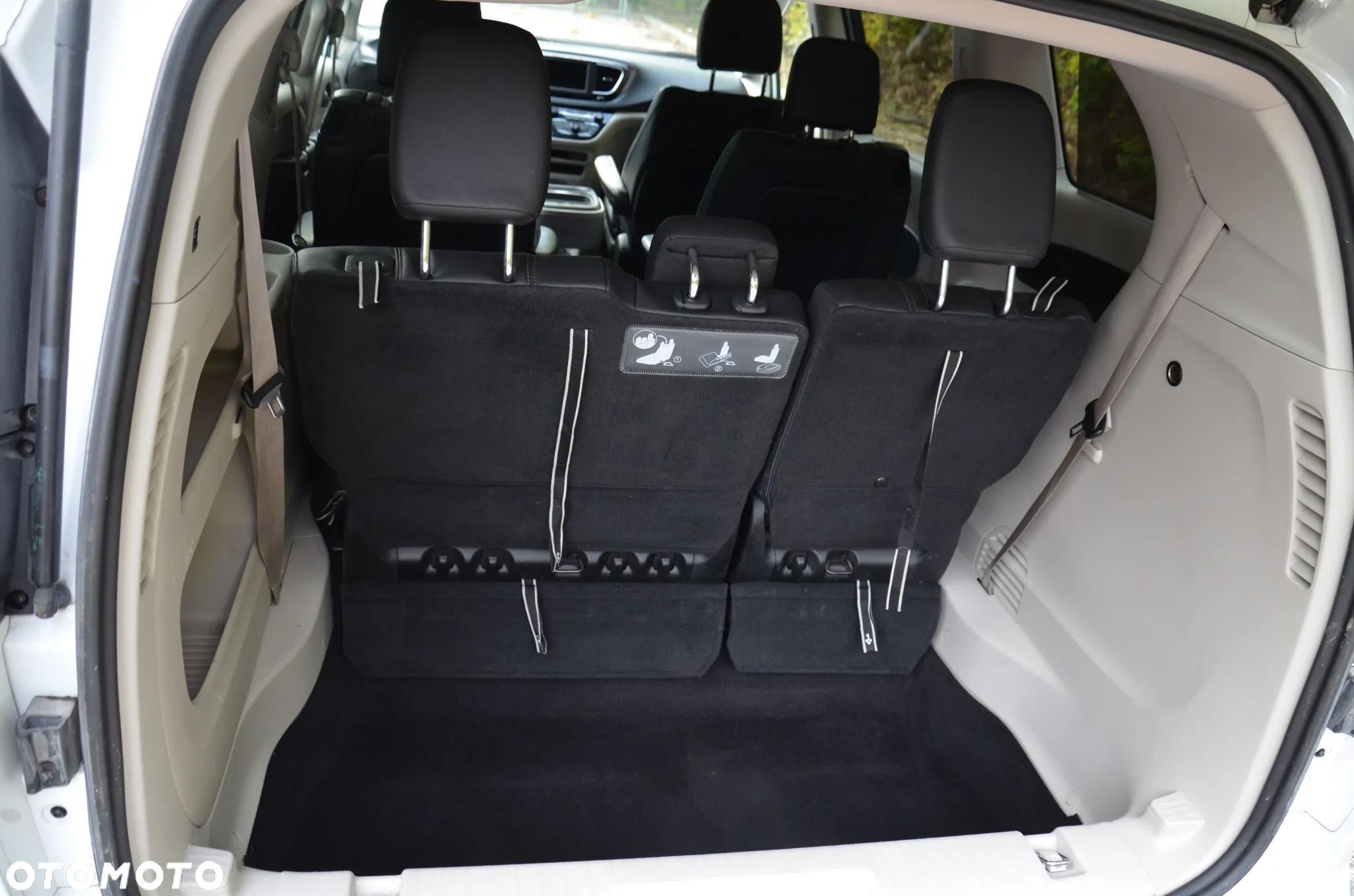Chrysler Pacifica - 16