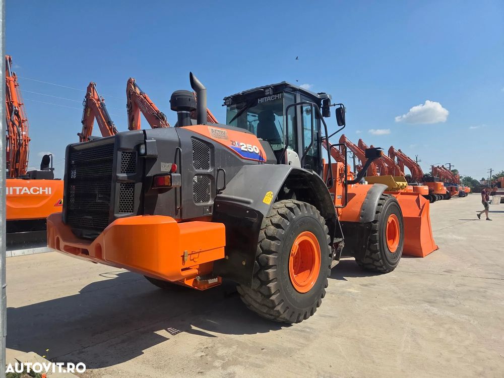 Hitachi ZW250-6, 2018, cupa 4mc, produsa in JAPONIA, masa operationala 22,7tone, anv 23,5R25 80% ok, Consum mediu 10l/ora, camera mers masalier, STARE FOARTE BUJNA-posibilitate leasing 2 ani-PROMOTIE 66.900 EUR+Tva - 1