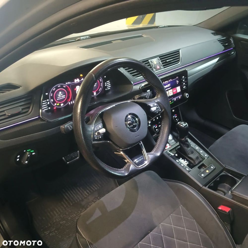 Skoda Superb 2.0 TDI SCR 4x4 Sportline DSG - 8