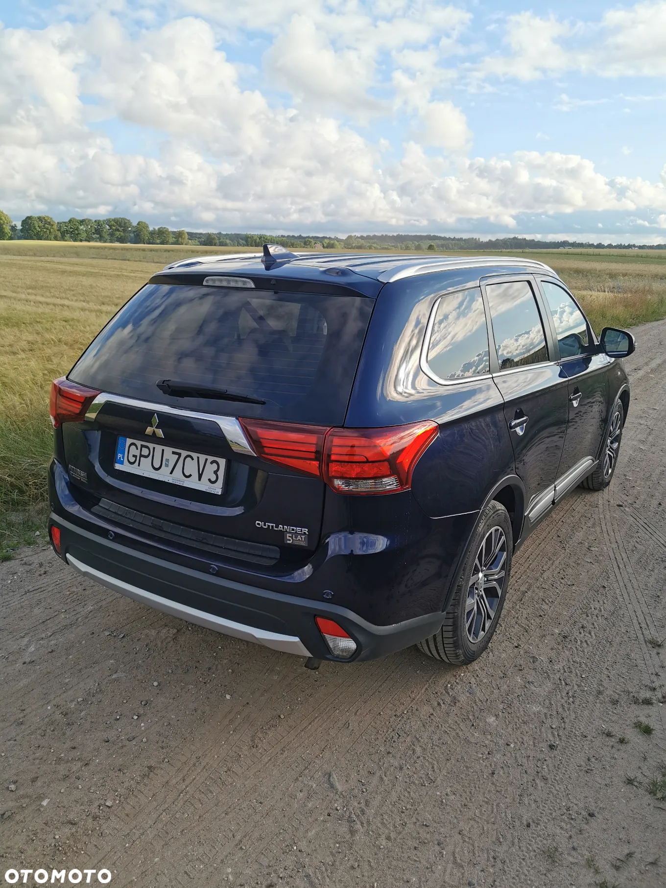 Mitsubishi Outlander 2.0 Instyle + 4WD CVT - 7
