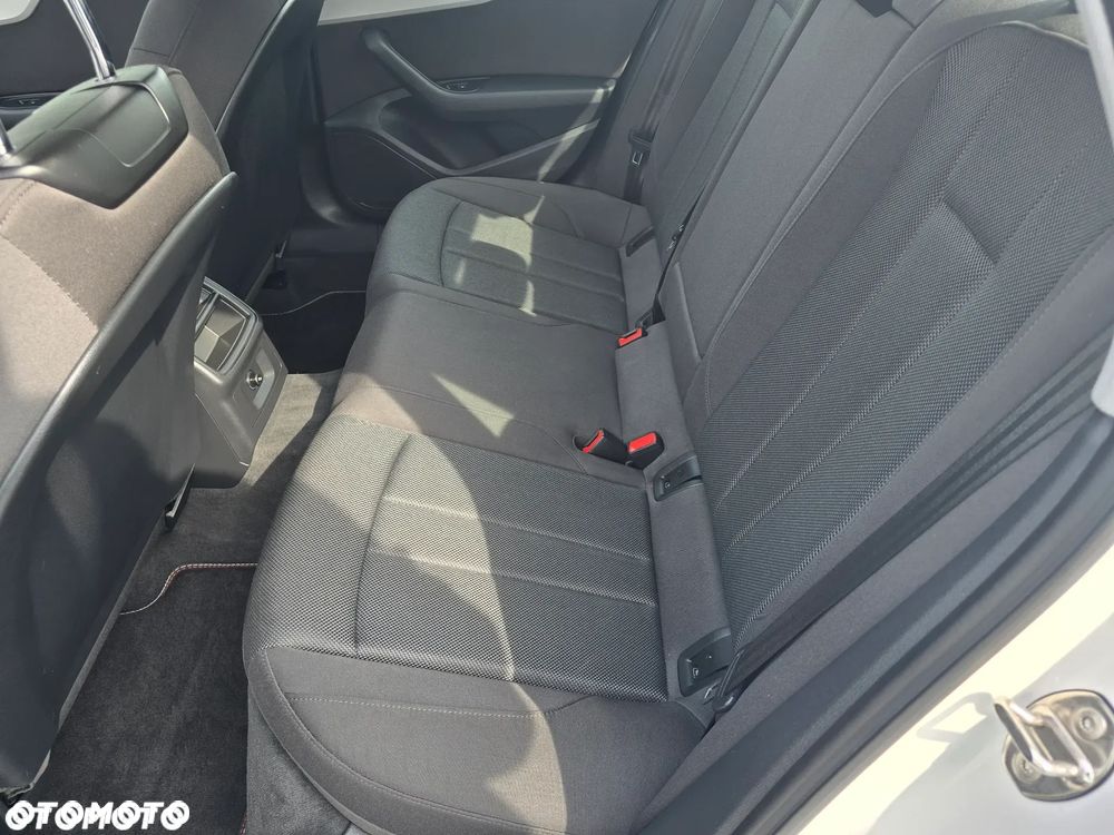 Audi A4 Limousine 35 TFSI mHEV S tronic - 31