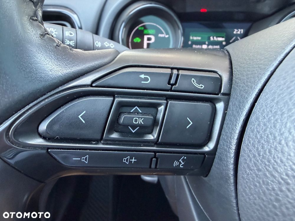 Toyota Yaris Hybrid 100 Selection Platinum - 22