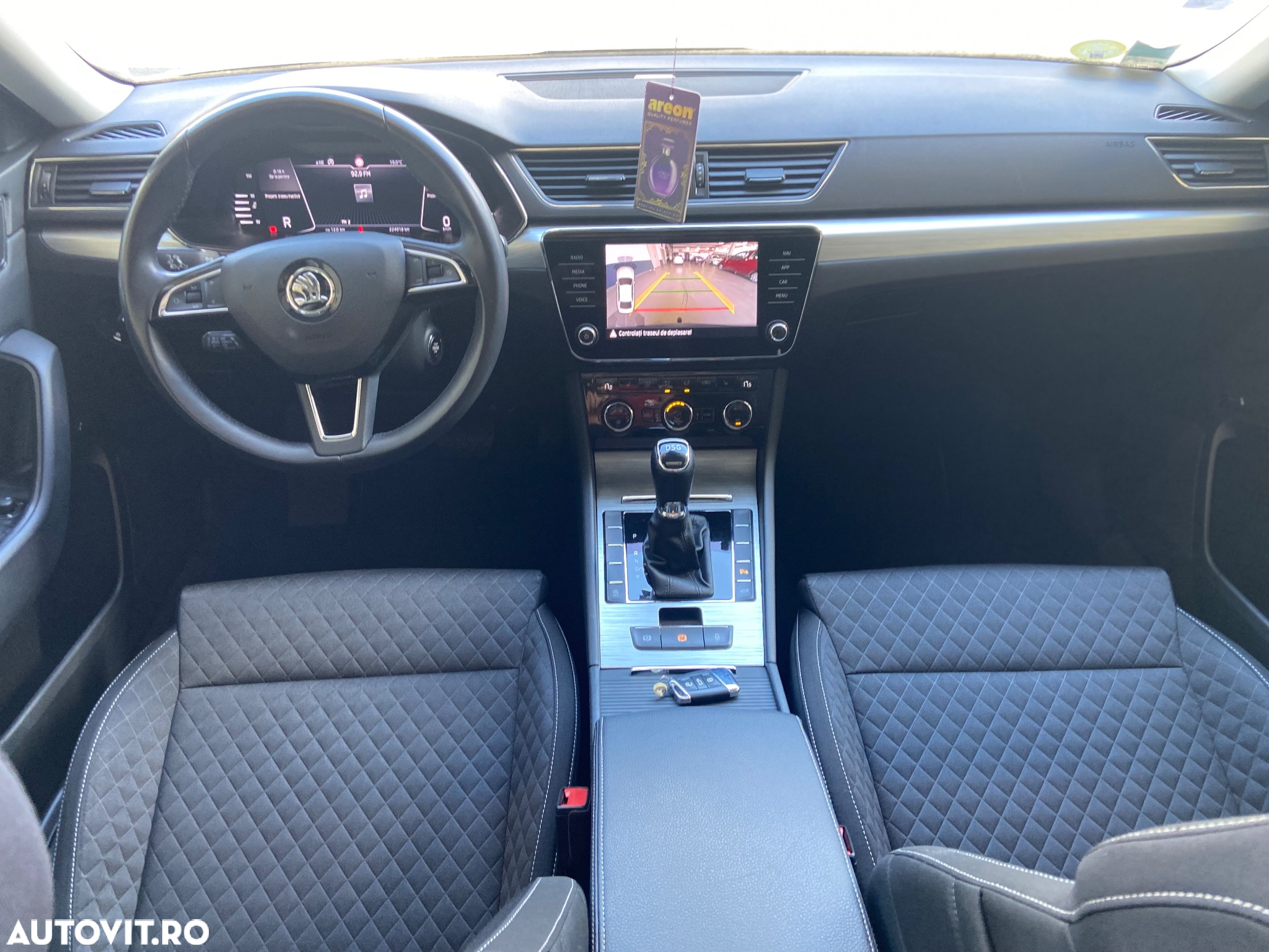 Skoda Superb 2.0 TDI DSG Premium Edition - 27