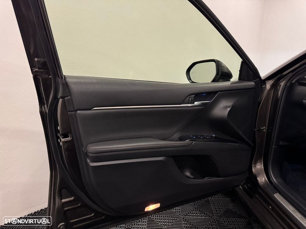 Toyota Camry 2.5 Hybrid Luxury - 56