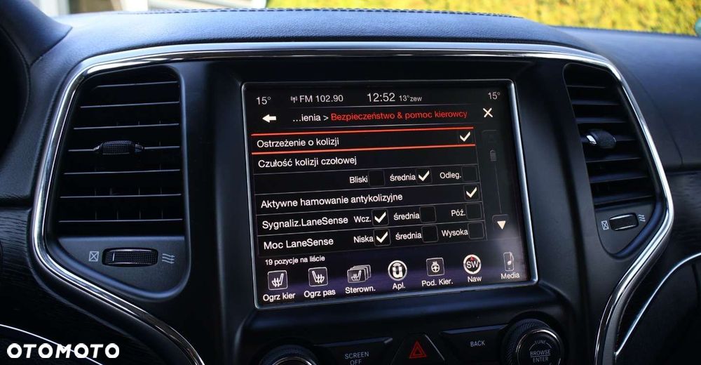 Jeep Grand Cherokee - 28