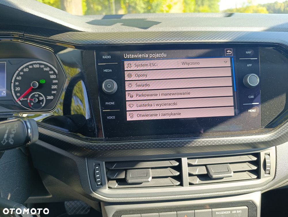 Volkswagen T-Cross - 13