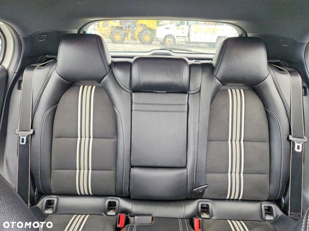Mercedes-Benz GLA 250 7G-DCT - 9