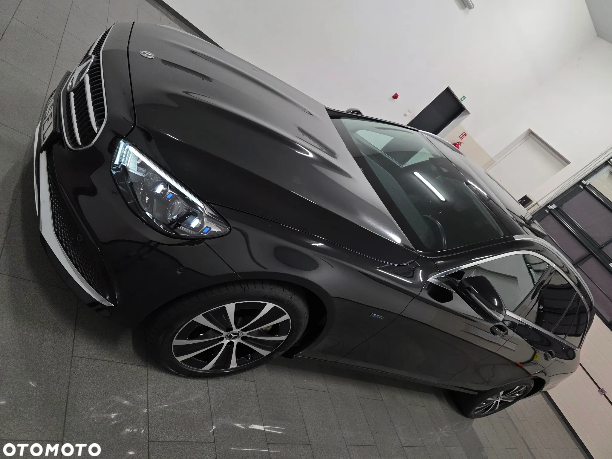 Mercedes-Benz Klasa E 220 d 4Matic 9G-TRONIC AMG Line - 4