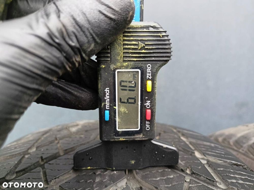 225/55R19 Yokohama Bluearth Winter V905 komplet opon zima 6,1mm - 5