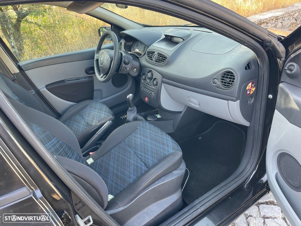 Renault Clio 1.2 16V Confort - 16