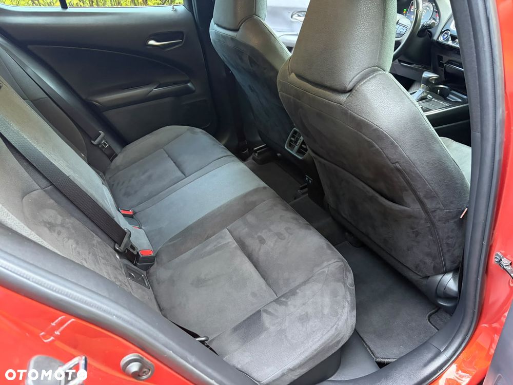 Lexus UX - 34
