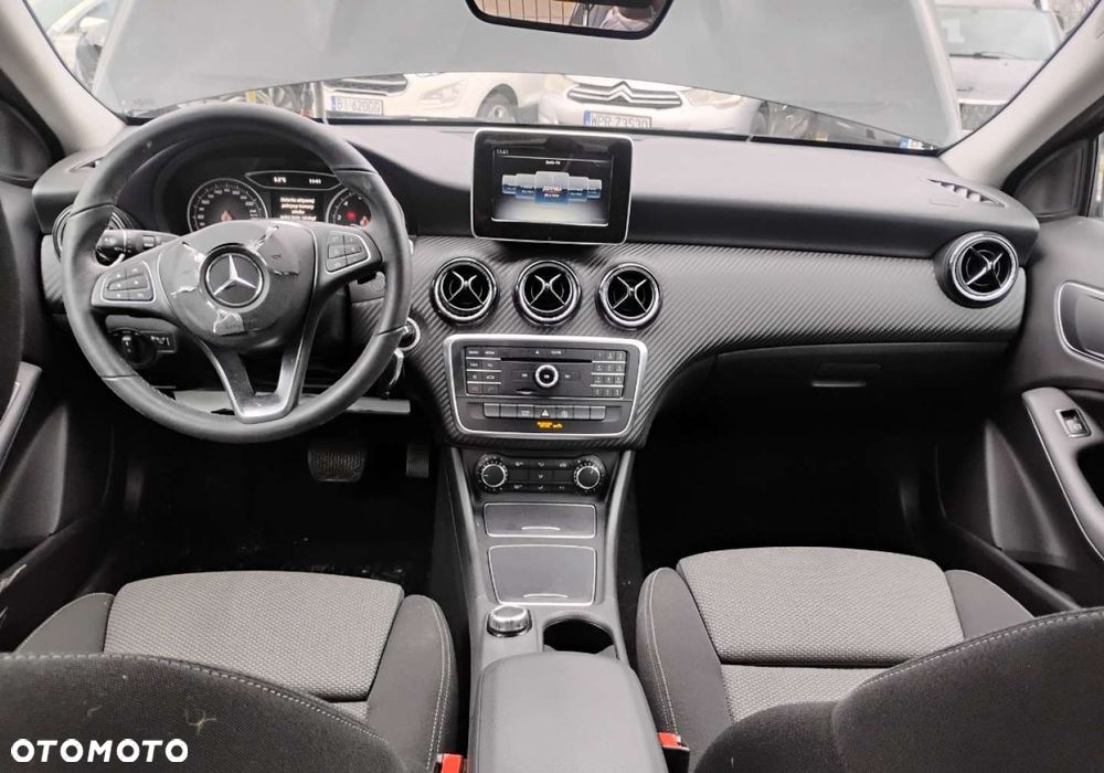 Mercedes-Benz GLA - 7