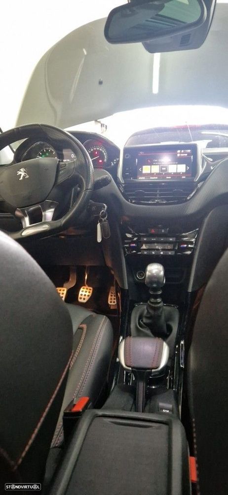 Peugeot 2008 1.2 PureTech GT Line - 8