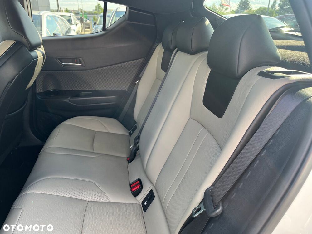 Toyota C-HR 2.0 Hybrid Executive - 29