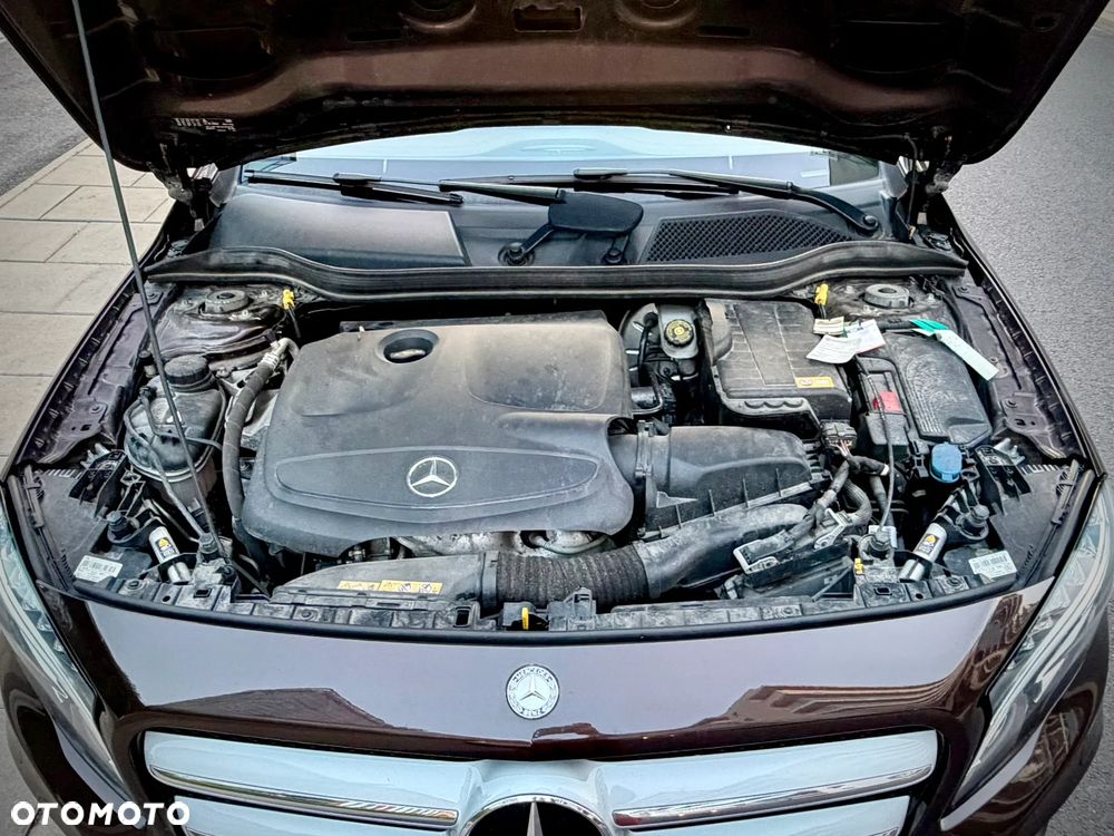 Mercedes-Benz GLA - 12