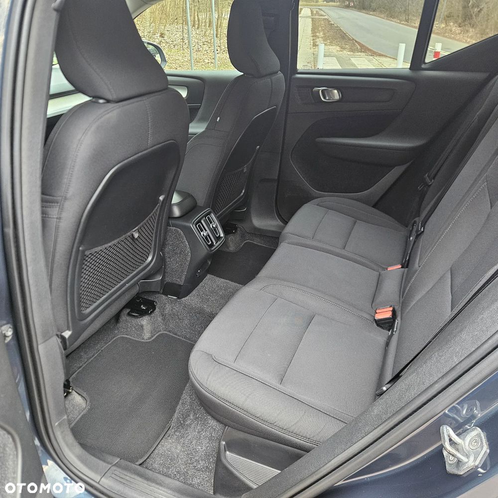 Volvo XC 40 B4 B AWD DKG Momentum Pro - 17