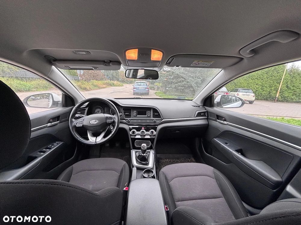 Hyundai Elantra 1.6 Classic + - 6