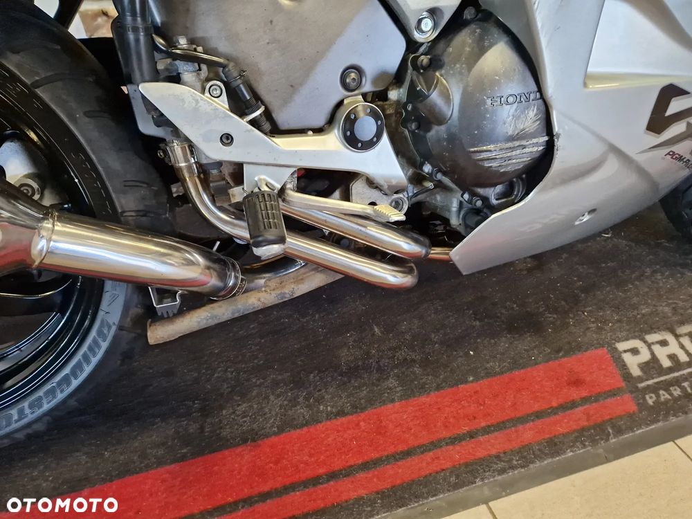 Honda VFR - 28