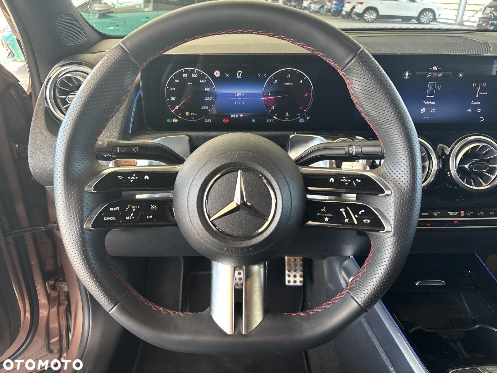 Mercedes-Benz GLB - 12