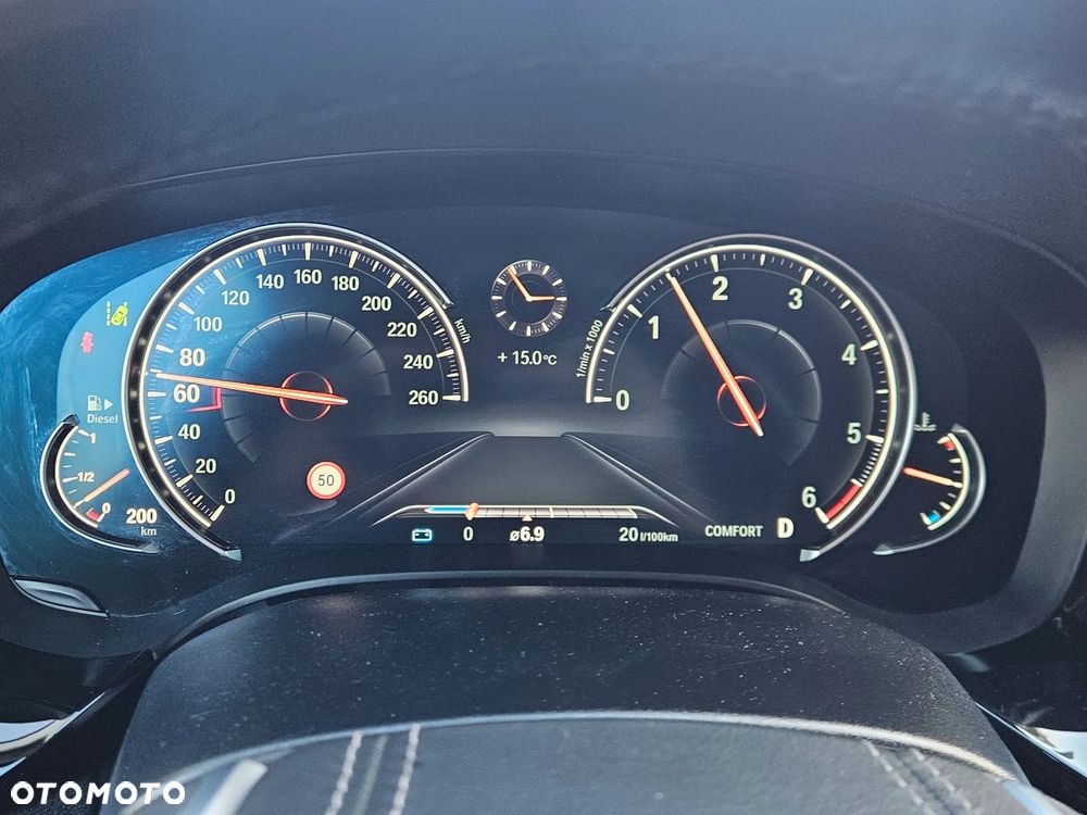 BMW Seria 5 520d xDrive - 12